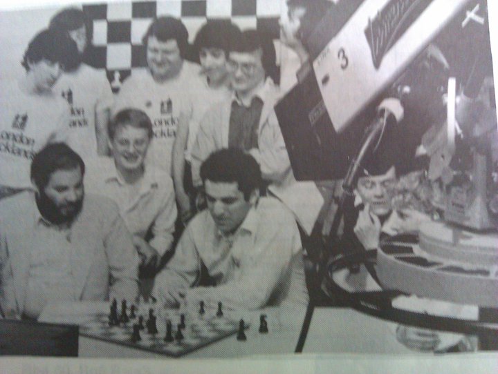 KasparovSimul1984.jpg